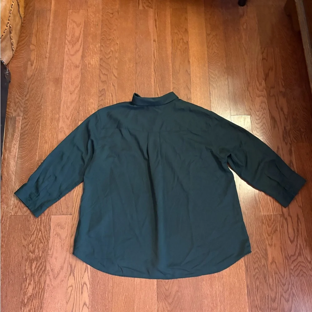 Uniqlo Forest Green Rayon Skipper Collar 3/4 Sleeved Blouse. Size large. - Picture 7 of 7